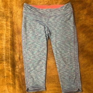 LILLY PULITZER LUXLETIC CAPRI PANTS. SZ XL. HAS LILLY PULITZER written up back!!
